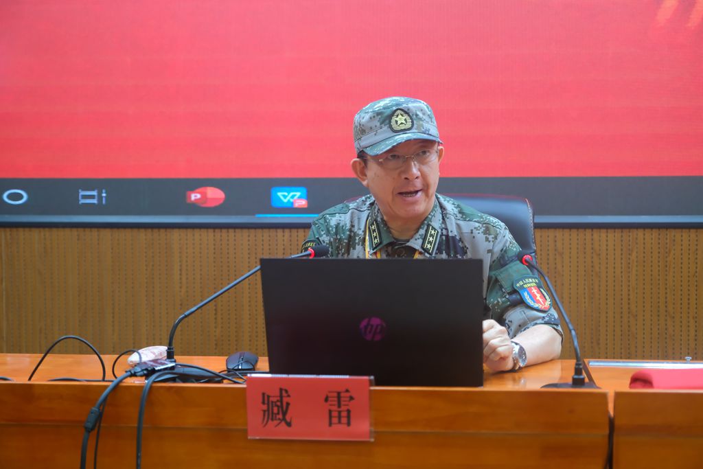 解放军一级英模铁血营长臧雷走进我校宣讲党旗的颜色